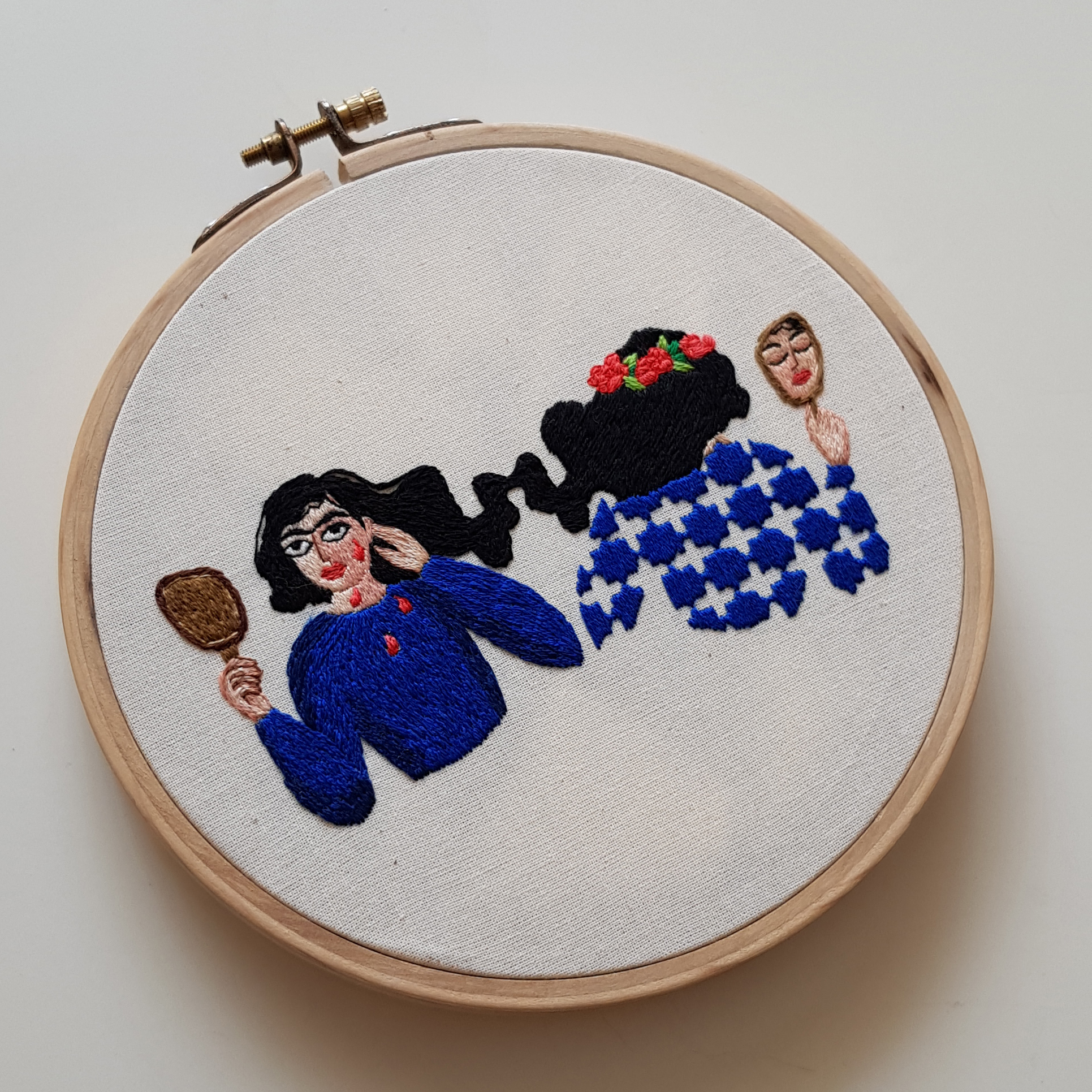 دیوارکوب گلدوزی